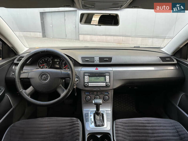 Черный Фольксваген Пассат, объемом двигателя 1.8 л и пробегом 247 тыс. км за 5999 $, фото 22 на Automoto.ua