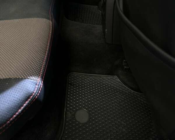 Чорний Фольксваген Пассат, об'ємом двигуна 1.97 л та пробігом 217 тис. км за 7700 $, фото 12 на Automoto.ua