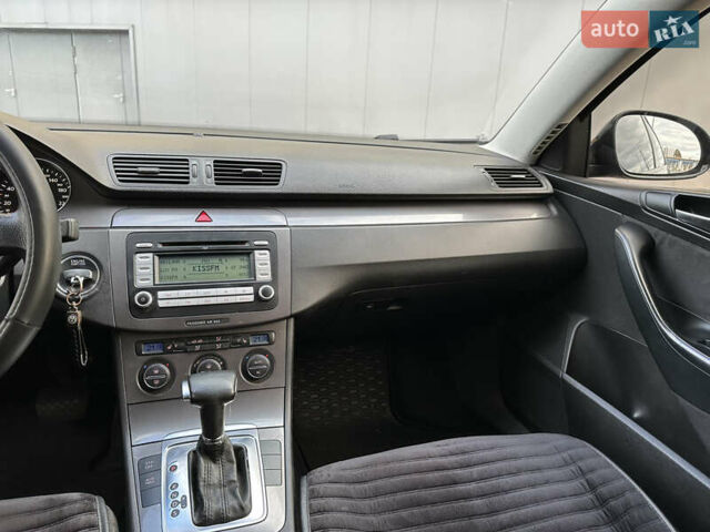 Черный Фольксваген Пассат, объемом двигателя 1.8 л и пробегом 247 тыс. км за 5999 $, фото 23 на Automoto.ua