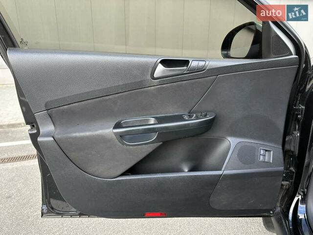 Черный Фольксваген Пассат, объемом двигателя 1.8 л и пробегом 247 тыс. км за 5999 $, фото 11 на Automoto.ua