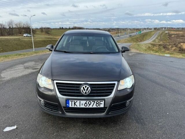 Чорний Фольксваген Пассат, об'ємом двигуна 2 л та пробігом 298 тис. км за 2200 $, фото 5 на Automoto.ua