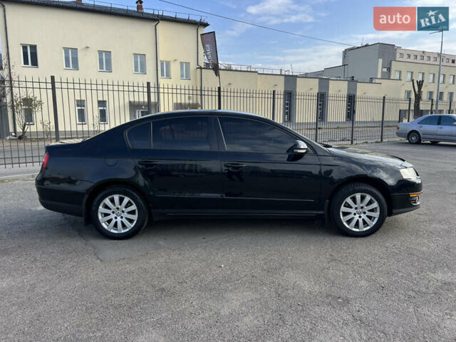 Черный Фольксваген Пассат, объемом двигателя 1.8 л и пробегом 247 тыс. км за 5600 $, фото 2 на Automoto.ua