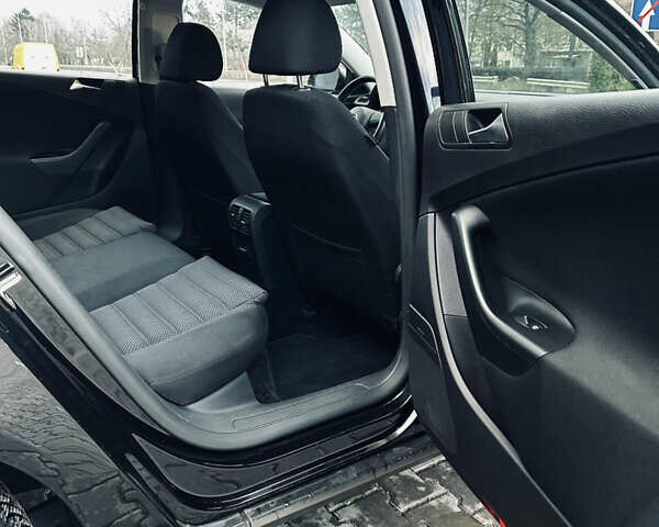 Черный Фольксваген Пассат, объемом двигателя 1.6 л и пробегом 199 тыс. км за 7950 $, фото 46 на Automoto.ua