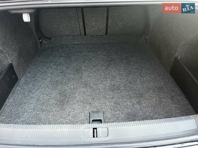 Черный Фольксваген Пассат, объемом двигателя 1.6 л и пробегом 294 тыс. км за 7600 $, фото 21 на Automoto.ua