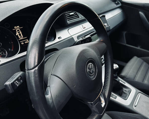 Черный Фольксваген Пассат, объемом двигателя 1.6 л и пробегом 199 тыс. км за 7950 $, фото 40 на Automoto.ua