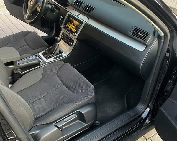 Черный Фольксваген Пассат, объемом двигателя 1.6 л и пробегом 294 тыс. км за 7600 $, фото 24 на Automoto.ua