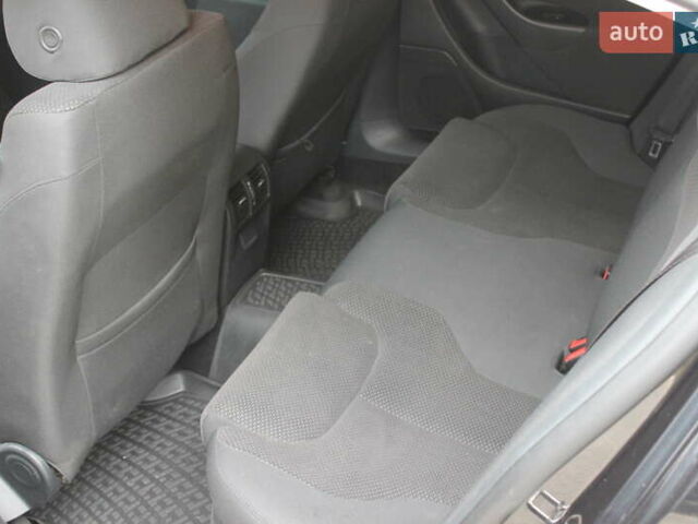 Черный Фольксваген Пассат, объемом двигателя 1.8 л и пробегом 173 тыс. км за 7500 $, фото 19 на Automoto.ua