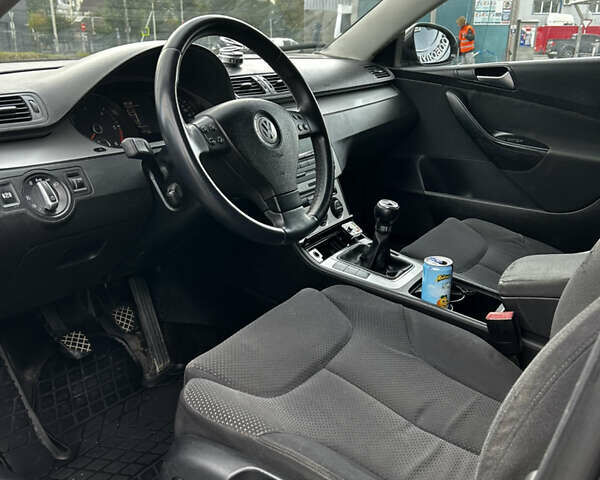 Черный Фольксваген Пассат, объемом двигателя 2 л и пробегом 310 тыс. км за 5600 $, фото 10 на Automoto.ua