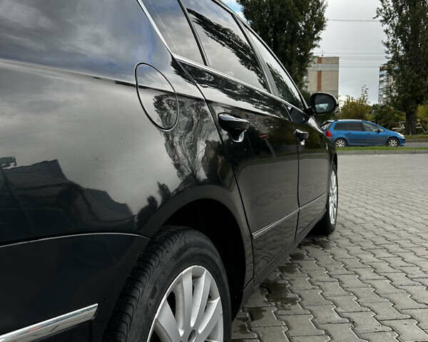 Черный Фольксваген Пассат, объемом двигателя 2 л и пробегом 310 тыс. км за 5600 $, фото 4 на Automoto.ua