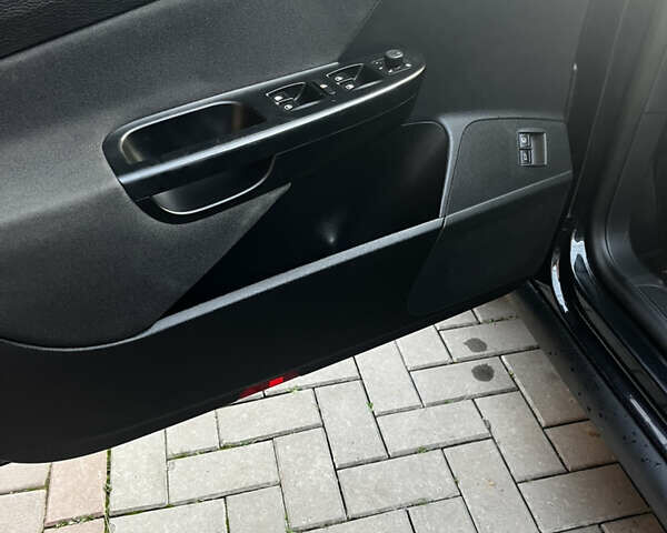 Черный Фольксваген Пассат, объемом двигателя 1.6 л и пробегом 294 тыс. км за 7600 $, фото 27 на Automoto.ua