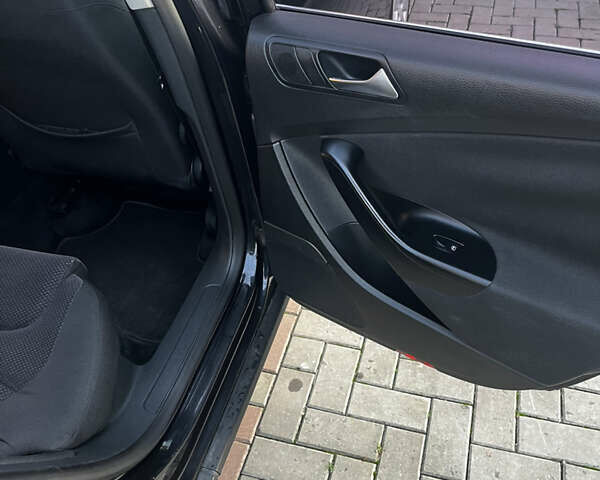 Черный Фольксваген Пассат, объемом двигателя 1.6 л и пробегом 294 тыс. км за 7600 $, фото 23 на Automoto.ua