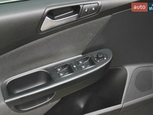 Черный Фольксваген Пассат, объемом двигателя 1.8 л и пробегом 173 тыс. км за 7500 $, фото 14 на Automoto.ua