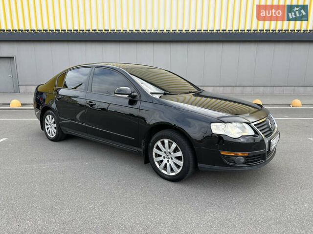 Черный Фольксваген Пассат, объемом двигателя 1.8 л и пробегом 247 тыс. км за 5999 $, фото 3 на Automoto.ua
