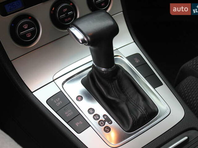 Черный Фольксваген Пассат, объемом двигателя 1.8 л и пробегом 173 тыс. км за 7500 $, фото 26 на Automoto.ua