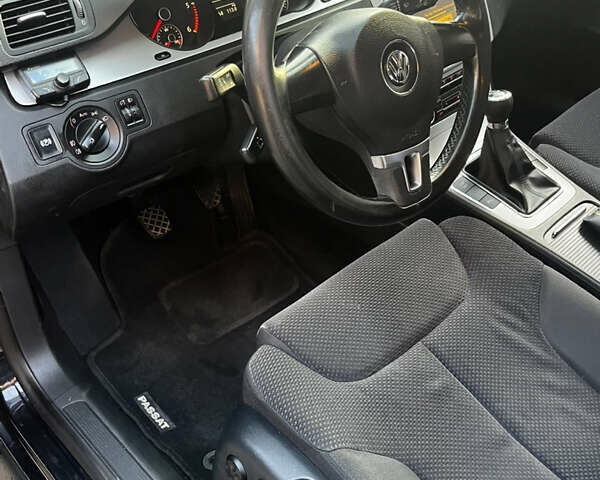 Черный Фольксваген Пассат, объемом двигателя 1.6 л и пробегом 294 тыс. км за 7600 $, фото 28 на Automoto.ua