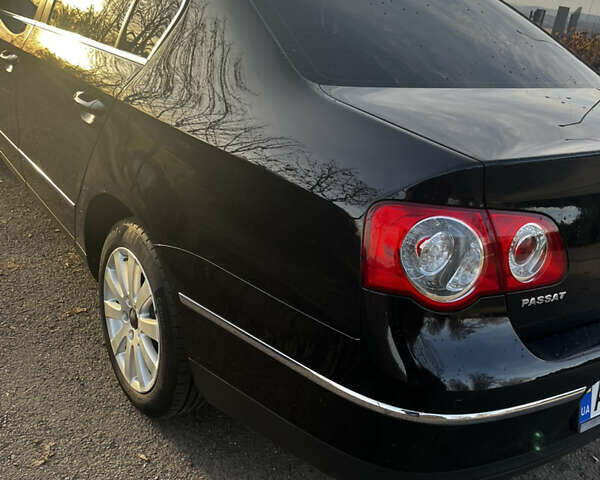 Черный Фольксваген Пассат, объемом двигателя 1.6 л и пробегом 294 тыс. км за 7600 $, фото 9 на Automoto.ua