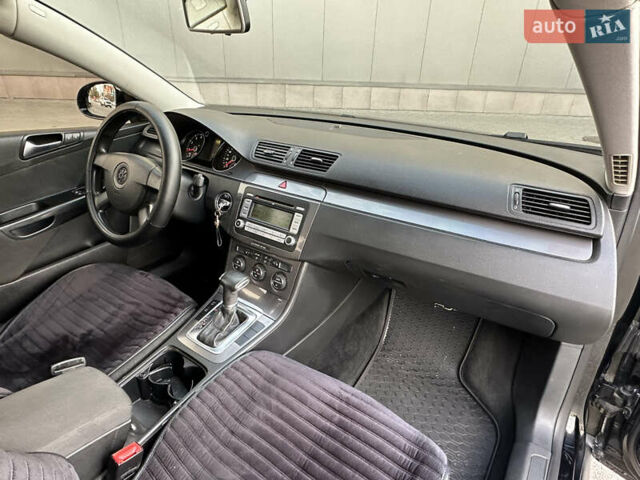 Черный Фольксваген Пассат, объемом двигателя 1.8 л и пробегом 247 тыс. км за 5999 $, фото 19 на Automoto.ua