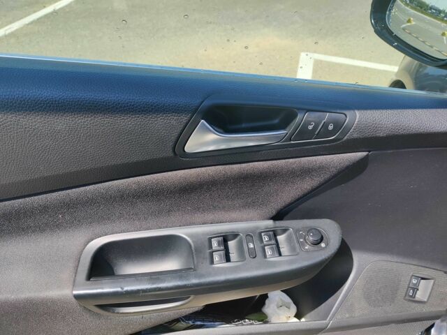 Черный Фольксваген Пассат, объемом двигателя 1.8 л и пробегом 315 тыс. км за 6999 $, фото 4 на Automoto.ua