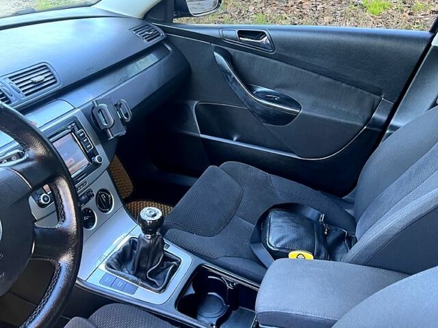 Чорний Фольксваген Пассат, об'ємом двигуна 2 л та пробігом 195 тис. км за 4700 $, фото 8 на Automoto.ua