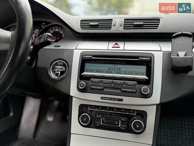 Черный Фольксваген Пассат, объемом двигателя 1.6 л и пробегом 221 тыс. км за 7550 $, фото 16 на Automoto.ua