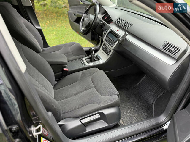 Черный Фольксваген Пассат, объемом двигателя 1.6 л и пробегом 221 тыс. км за 7550 $, фото 17 на Automoto.ua