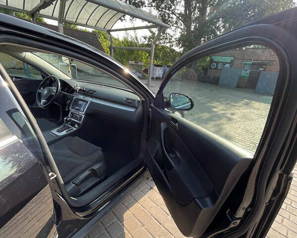 Черный Фольксваген Пассат, объемом двигателя 1.8 л и пробегом 208 тыс. км за 7000 $, фото 11 на Automoto.ua