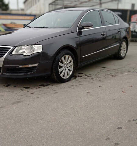 Чорний Фольксваген Пассат, об'ємом двигуна 1.8 л та пробігом 308 тис. км за 8000 $, фото 2 на Automoto.ua