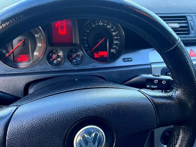 Черный Фольксваген Пассат, объемом двигателя 2 л и пробегом 195 тыс. км за 4700 $, фото 6 на Automoto.ua