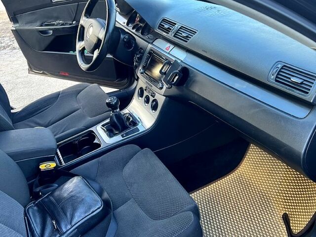 Чорний Фольксваген Пассат, об'ємом двигуна 2 л та пробігом 195 тис. км за 4700 $, фото 11 на Automoto.ua