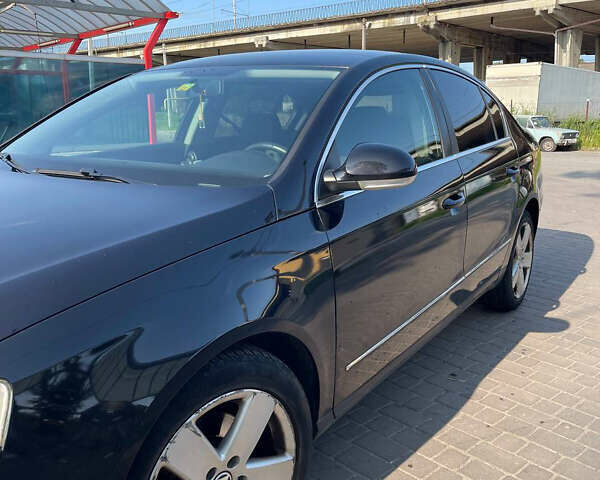 Черный Фольксваген Пассат, объемом двигателя 1.8 л и пробегом 208 тыс. км за 7000 $, фото 1 на Automoto.ua