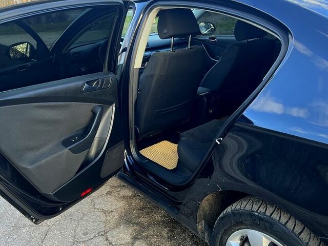 Черный Фольксваген Пассат, объемом двигателя 2 л и пробегом 195 тыс. км за 4700 $, фото 9 на Automoto.ua