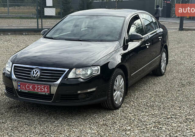 Чорний Фольксваген Пассат, об'ємом двигуна 2 л та пробігом 266 тис. км за 9000 $, фото 1 на Automoto.ua
