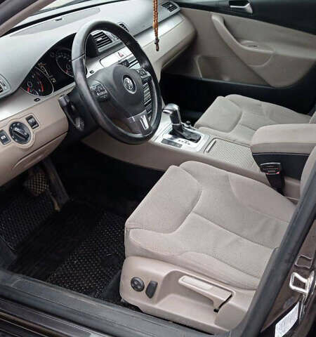 Чорний Фольксваген Пассат, об'ємом двигуна 1.8 л та пробігом 308 тис. км за 8000 $, фото 5 на Automoto.ua