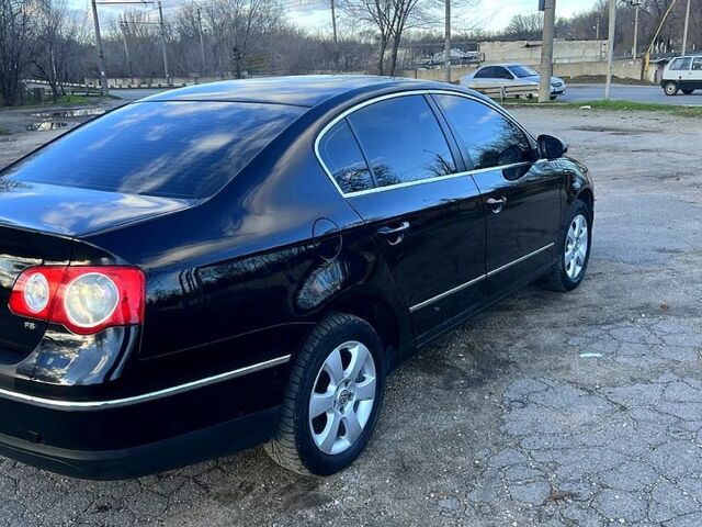 Чорний Фольксваген Пассат, об'ємом двигуна 2 л та пробігом 195 тис. км за 4700 $, фото 4 на Automoto.ua