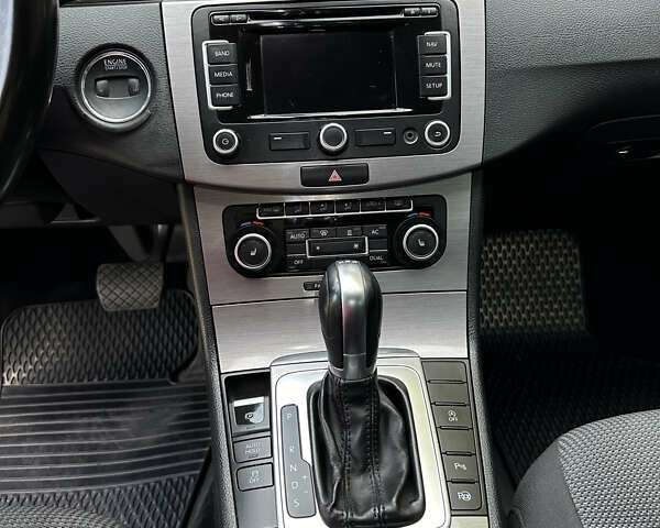 Черный Фольксваген Пассат, объемом двигателя 1.97 л и пробегом 254 тыс. км за 11700 $, фото 21 на Automoto.ua