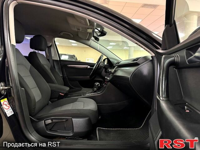 Черный Фольксваген Пассат, объемом двигателя 1.8 л и пробегом 196 тыс. км за 8900 $, фото 6 на Automoto.ua