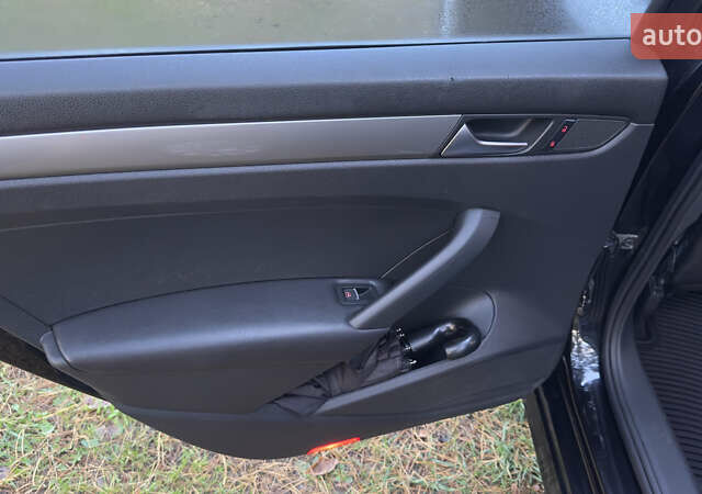 Черный Фольксваген Пассат, объемом двигателя 2.5 л и пробегом 210 тыс. км за 9699 $, фото 21 на Automoto.ua