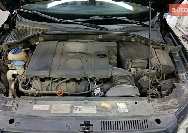 Черный Фольксваген Пассат, объемом двигателя 2.48 л и пробегом 209 тыс. км за 10000 $, фото 7 на Automoto.ua