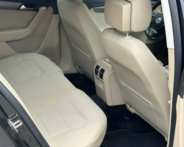 Черный Фольксваген Пассат, объемом двигателя 1.97 л и пробегом 276 тыс. км за 9650 $, фото 19 на Automoto.ua