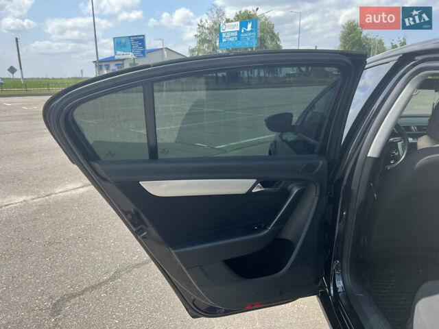 Черный Фольксваген Пассат, объемом двигателя 1.8 л и пробегом 202 тыс. км за 10500 $, фото 4 на Automoto.ua