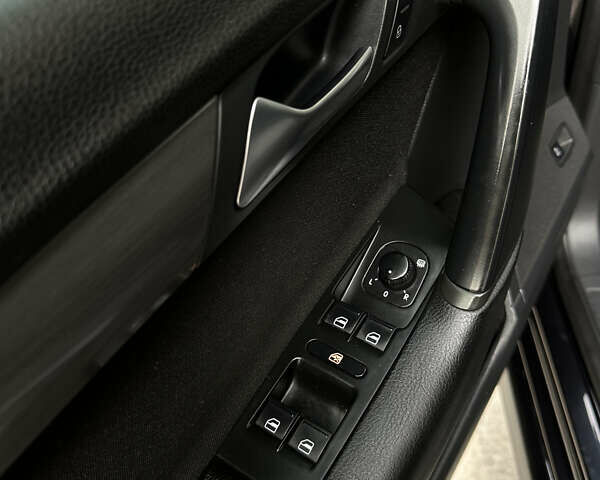 Черный Фольксваген Пассат, объемом двигателя 1.97 л и пробегом 254 тыс. км за 11700 $, фото 24 на Automoto.ua