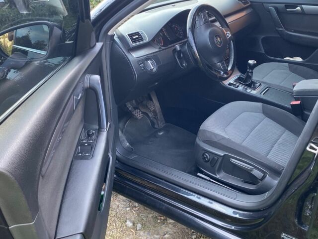 Черный Фольксваген Пассат, объемом двигателя 2 л и пробегом 228 тыс. км за 9200 $, фото 16 на Automoto.ua