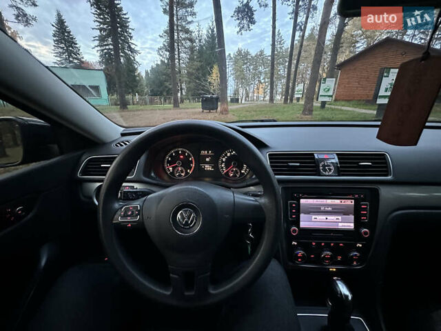 Черный Фольксваген Пассат, объемом двигателя 2.5 л и пробегом 210 тыс. км за 9699 $, фото 13 на Automoto.ua