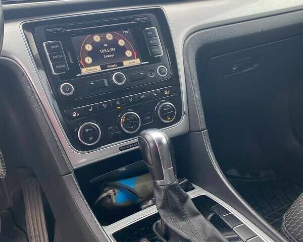 Черный Фольксваген Пассат, объемом двигателя 2.5 л и пробегом 282 тыс. км за 10800 $, фото 12 на Automoto.ua