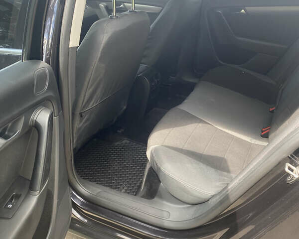 Черный Фольксваген Пассат, объемом двигателя 1.8 л и пробегом 160 тыс. км за 9000 $, фото 8 на Automoto.ua