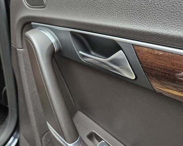 Черный Фольксваген Пассат, объемом двигателя 1.8 л и пробегом 198 тыс. км за 10999 $, фото 54 на Automoto.ua