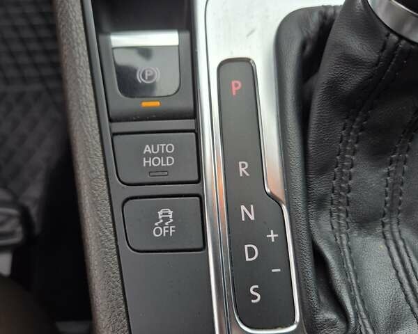 Черный Фольксваген Пассат, объемом двигателя 1.8 л и пробегом 198 тыс. км за 10999 $, фото 43 на Automoto.ua