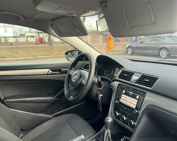 Черный Фольксваген Пассат, объемом двигателя 2.5 л и пробегом 296 тыс. км за 7300 $, фото 9 на Automoto.ua