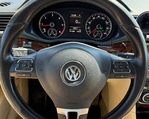 Черный Фольксваген Пассат, объемом двигателя 1.97 л и пробегом 211 тыс. км за 11000 $, фото 12 на Automoto.ua