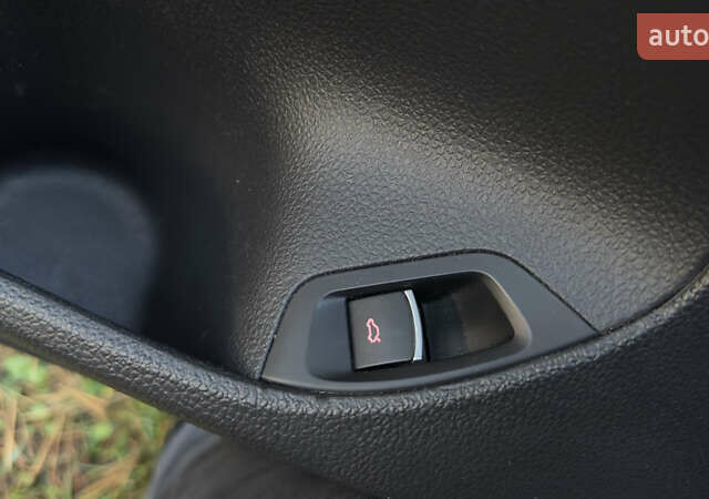 Черный Фольксваген Пассат, объемом двигателя 2.5 л и пробегом 210 тыс. км за 9699 $, фото 18 на Automoto.ua